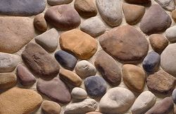 Стена из натурального камня